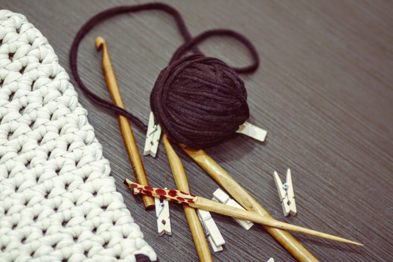 Basic Crochet Materials + 4 Essential Tools for Beginners - sigoni macaroni