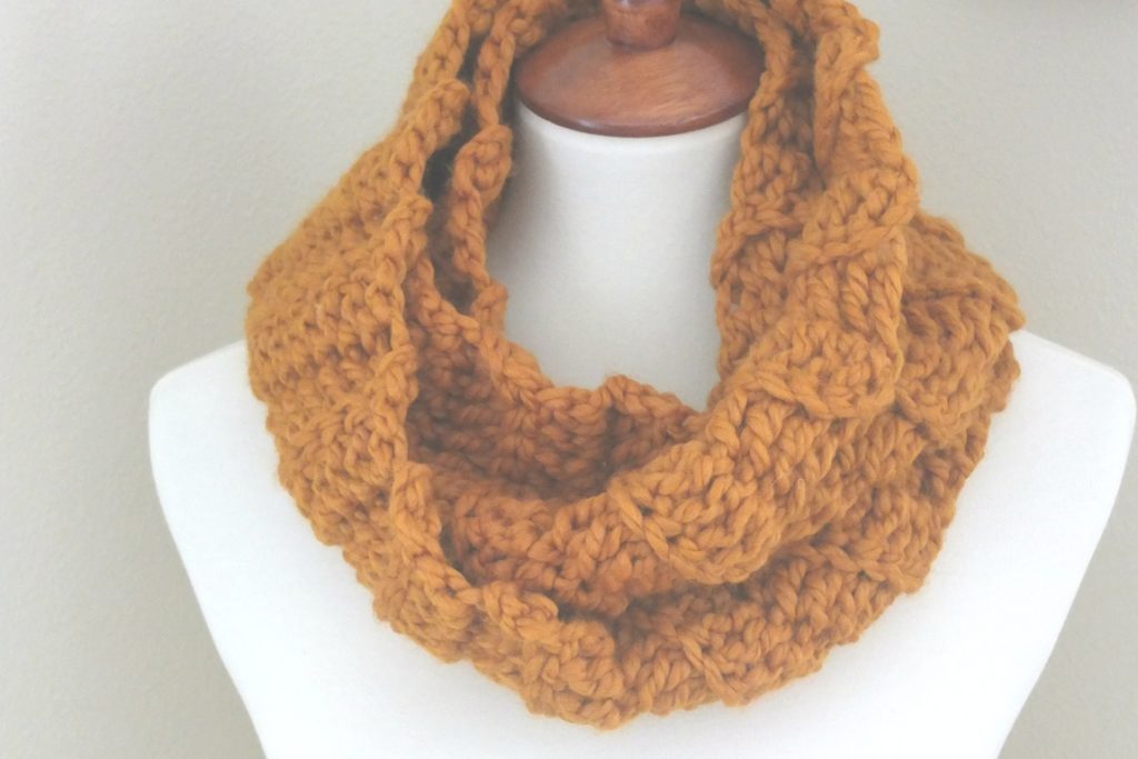 quick and easy crochet infinity scarf