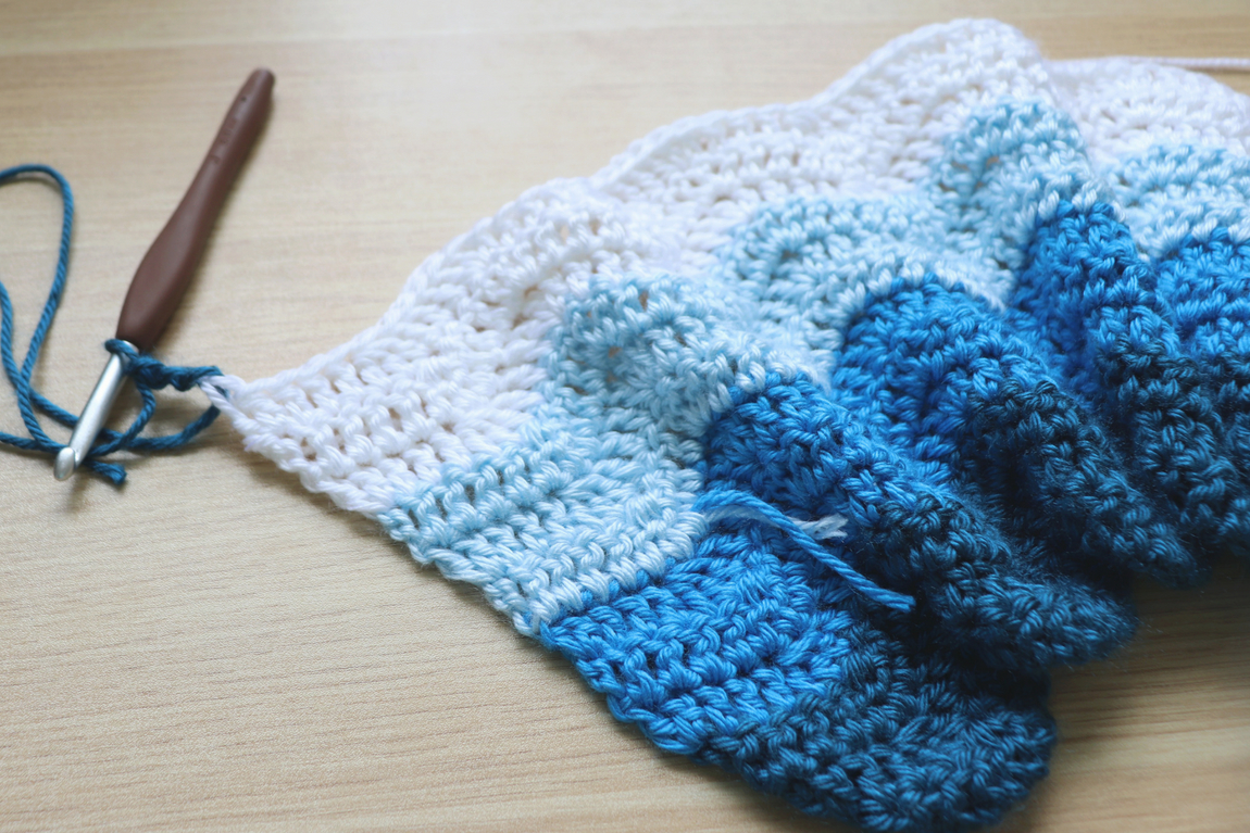 Simple Chevron Baby Blanket Crochet Pattern