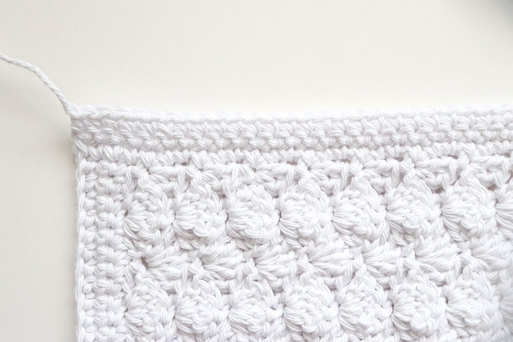 The finished border of the Basic Shell Stitch Washcloth Crochet Pattern for Beginners - tutorial photo