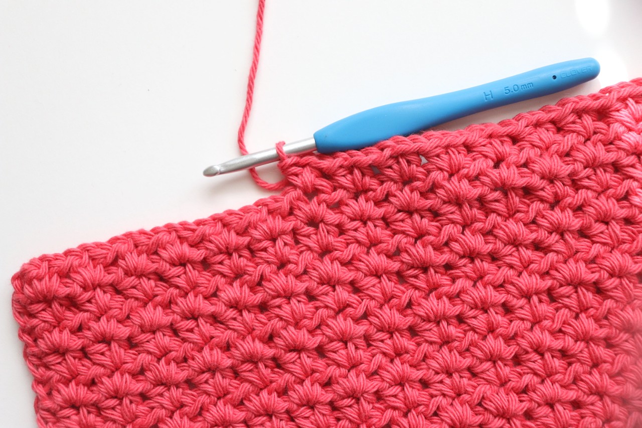 Half-Double-Crochet-V-Stitch-Crochet-Washcloth-Pattern-3 - sigoni macaroni