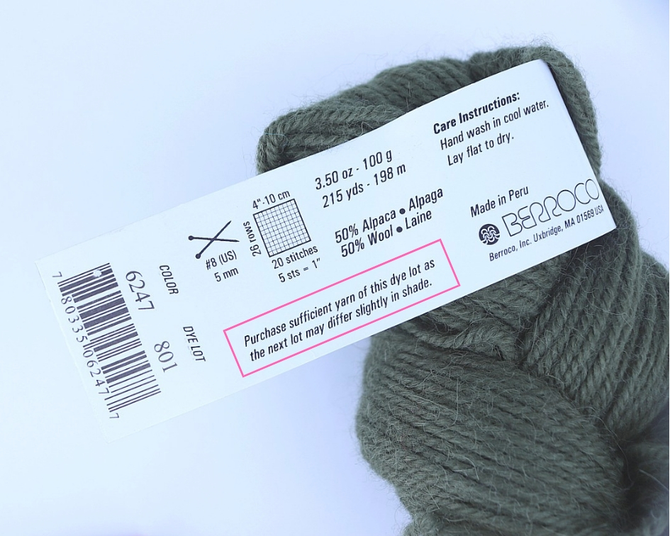 A photo showing the yarn label of an alpaca wool blended hank. The photo is specifically explaining that dye lots differ slightly in shade - via Sigoni Macaroni's How to Choose the Right Yarn