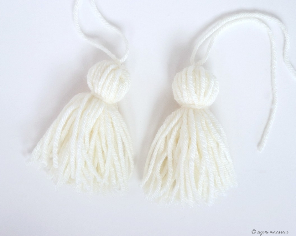 A photo showing 2 of the 4 tassels needed to finish off your throw pillow.