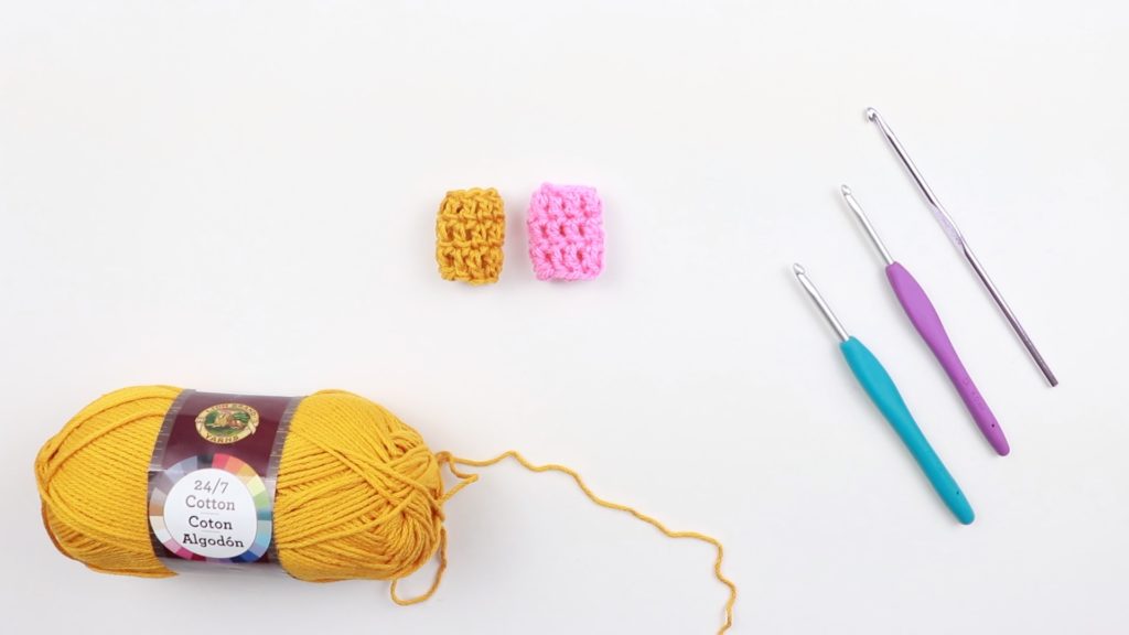 Adjust the crochet tension regulator to your liking by using a 5mm crochet hook to make it more loose and a 4mm crochet hook to make it tighter.