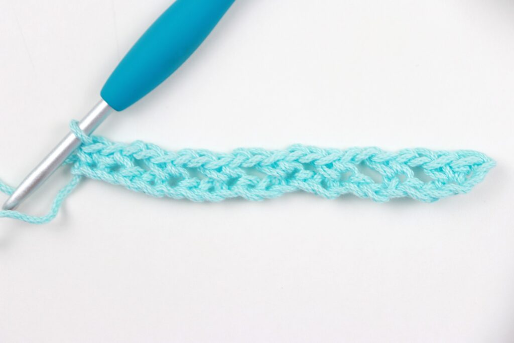 Block stitch crochet picture tutorial row 1