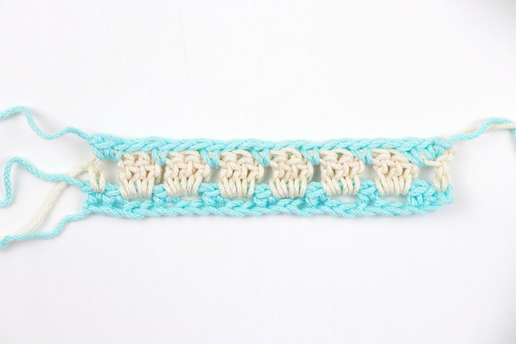 Block stitch crochet picture tutorial row 3