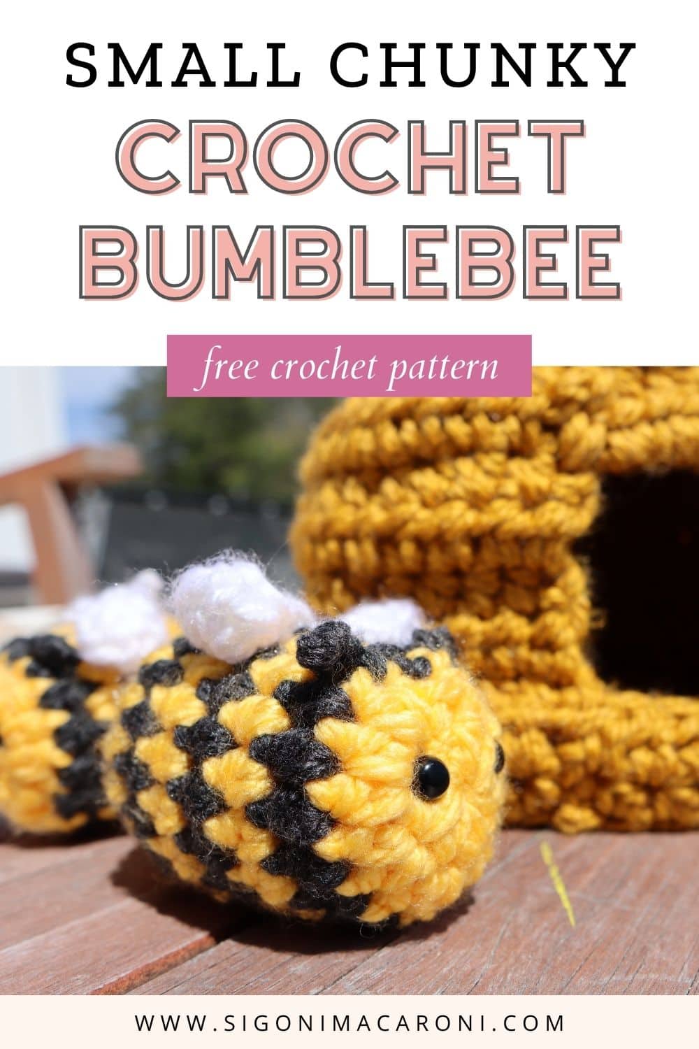 Small Chunky Crochet Bumblebee | Free Crochet Pattern via @sigonimacaronii