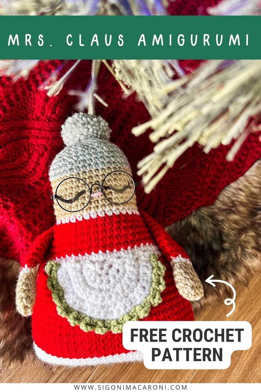 Easy Crochet Mrs Claus Amigurumi: Free Pattern via @sigonimacaronii