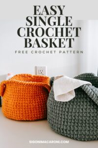 two crocheted baskets (one orange, one green) on a countertop with text that says "easy single crochet basket free crochet pattern sigonimacaroni.com"